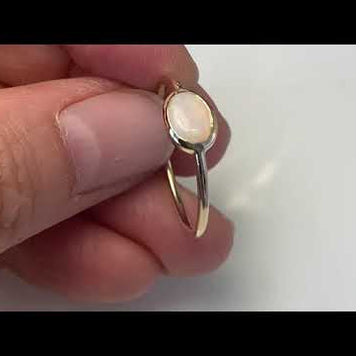 Ægte solid crystal opal fra Australien indfattet i 14 karat guld.