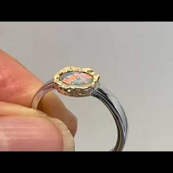Ægte solid crystal opal fra Australien indfattet i 14 karat guld og sterling sølv.