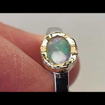 Ægte solid crystal opal fra Australien indfattet i 14 karat guld og sterling sølv.