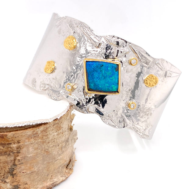 Arm cuff med opal og diamanter. 14 k. guld og sølv.