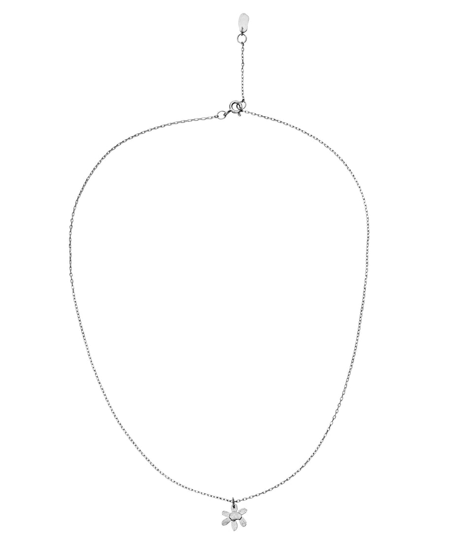 Mimi halskæde fra Maanesten. Sterling sølv med lille blomst.