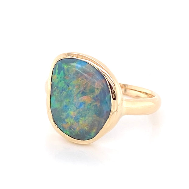 Fantastisk ring med ægte solid opal fra vores opal mine i Lightning Ridge, Australien. Kommer med certifikat