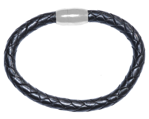 Armbånd udført af ægte håndflettet kænguro læder og låsen er magnetisk rustfri stål. 