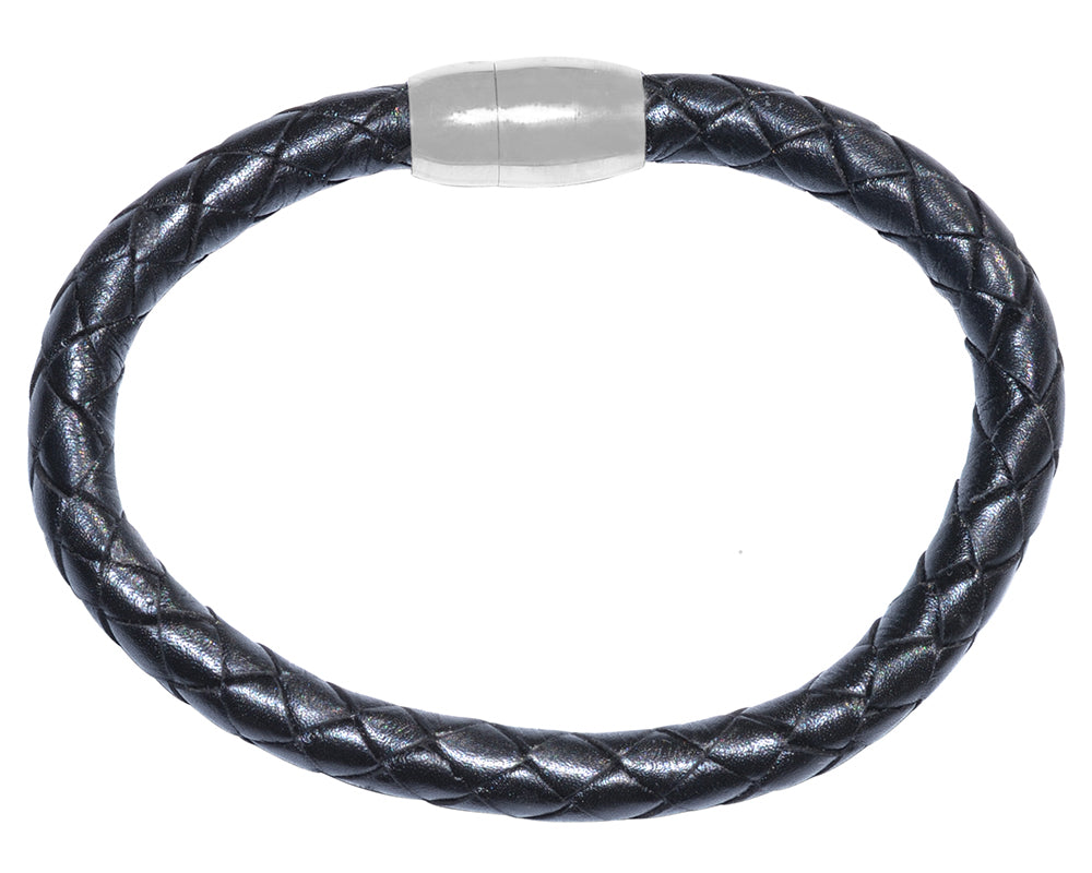 Armbånd udført af ægte håndflettet kænguro læder og låsen er magnetisk rustfri stål. 