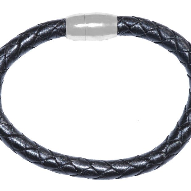 Armbånd udført af ægte håndflettet kænguro læder og låsen er magnetisk rustfri stål. 