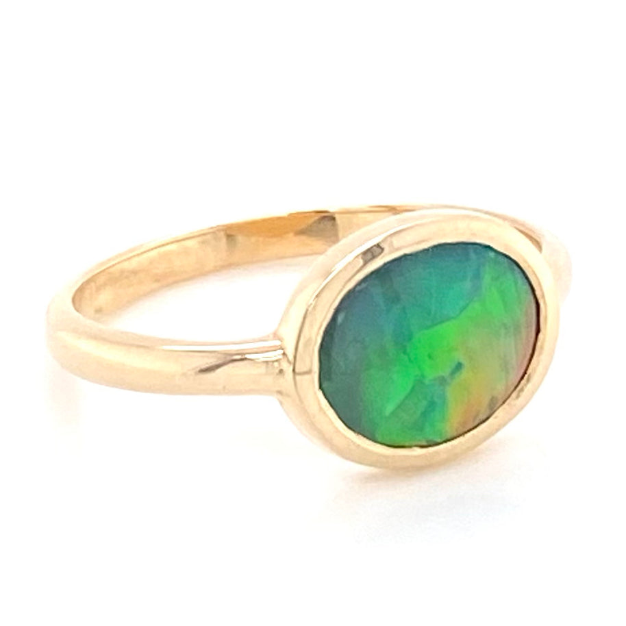 Ring i 14 karat guld med ægte solid  "Fire opal" fra vores opalmine i Lightning Ridge, Australien.
