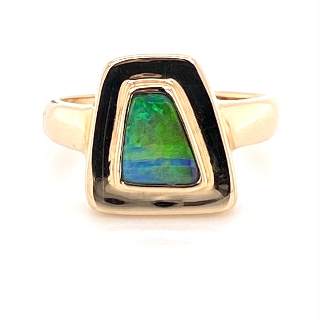 14 karat guld ring med ægte solid boulder opal fra Australien. Jensen Opals