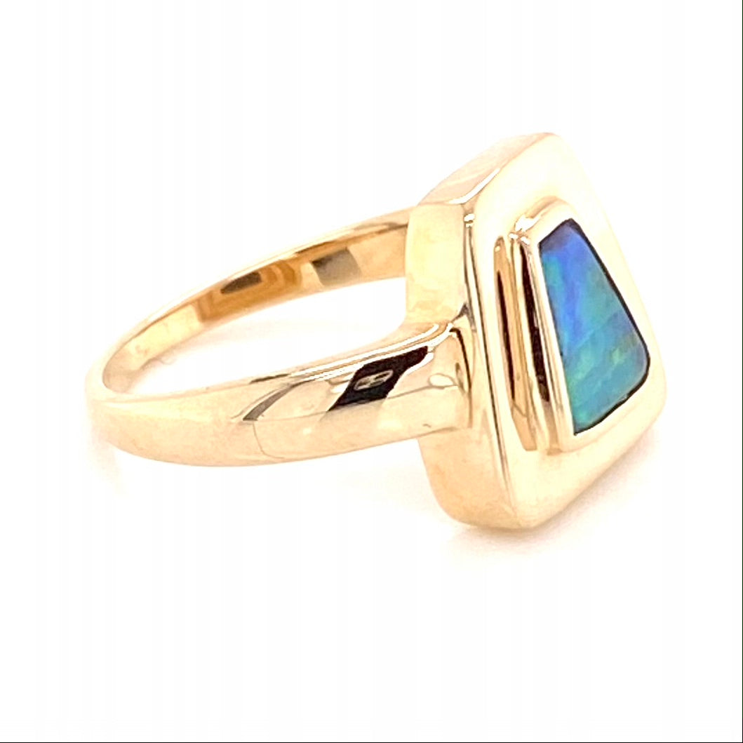 14 karat guld ring med ægte solid boulder opal fra Australien. Jensen Opals