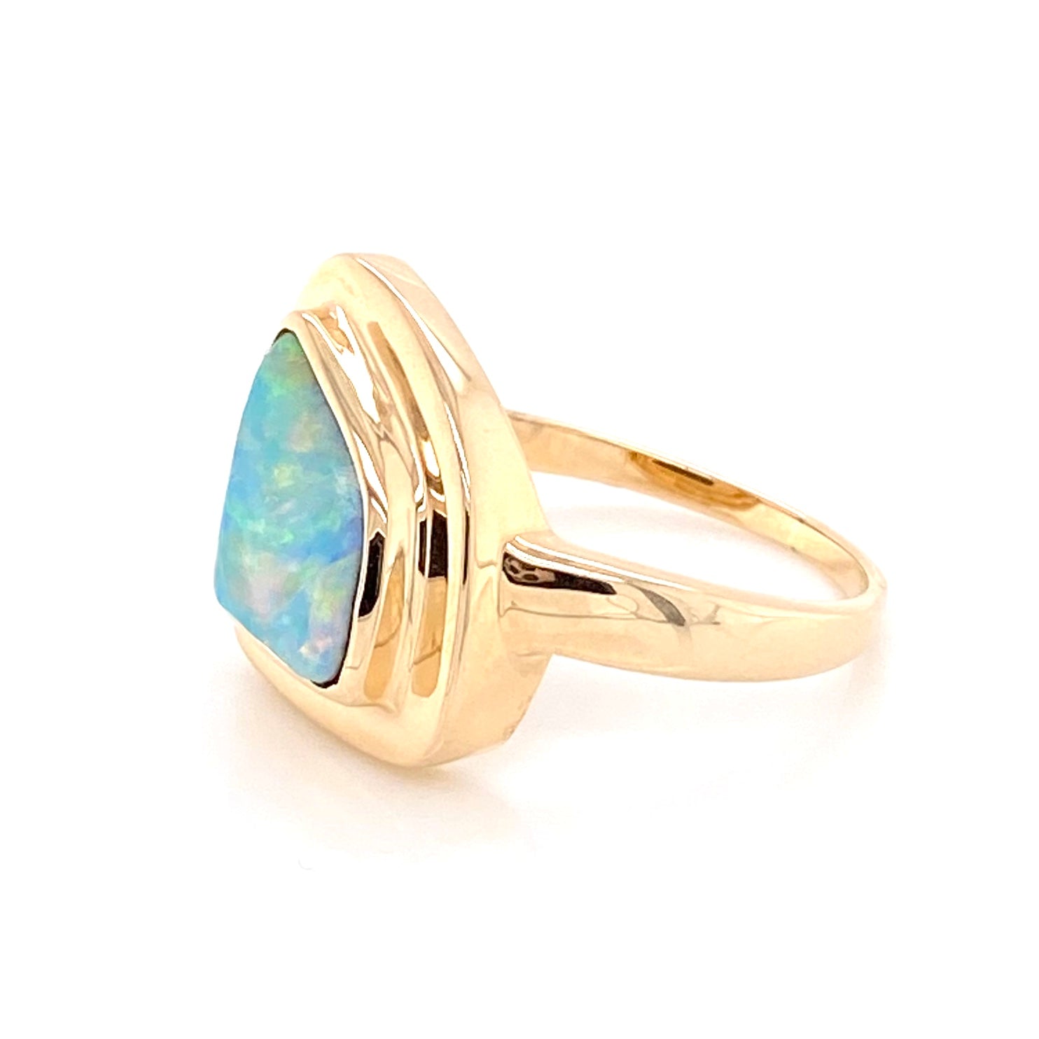 Guld ring i 14 karat med ægte solid boulder opal fra Australien