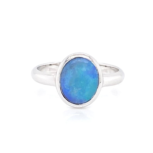 Ring i sterling sølv med ægte solid opal fra Coober Pedy, Australien.
