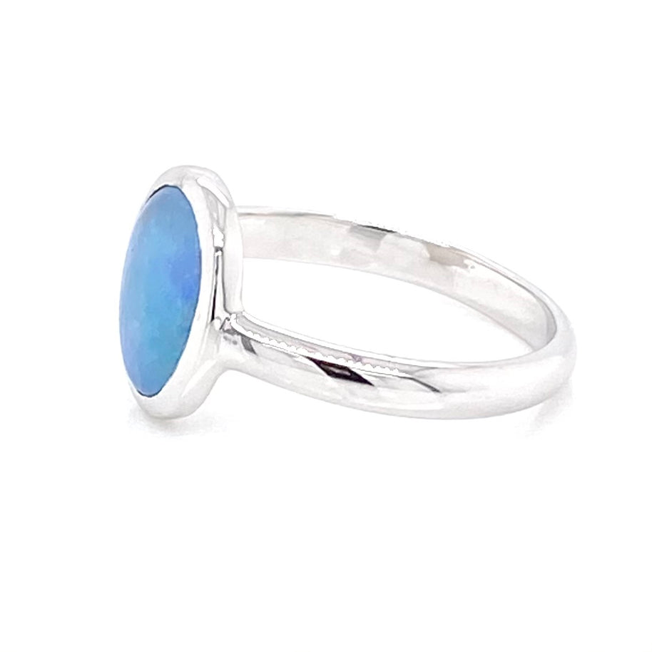 Ring i sterling sølv med ægte solid opal fra Coober Pedy, Australien.
