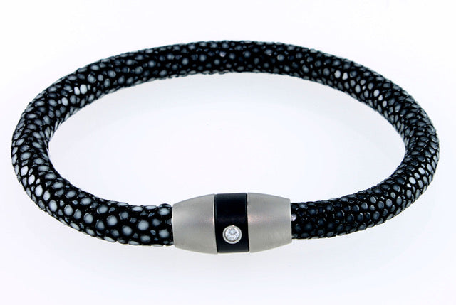 Rund pilrokke armbånd. Mat magnetisk lås med zirkonia.