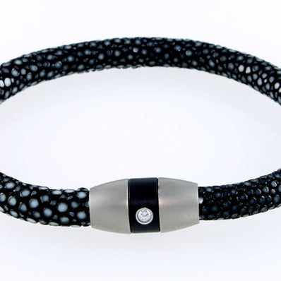 Rund pilrokke armbånd. Mat magnetisk lås med zirkonia.