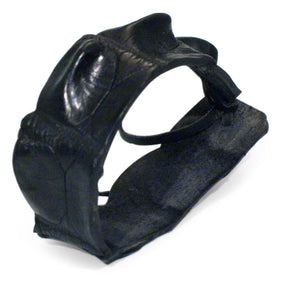 Armbånd lavet af australsk saltvands krokodille. Bredde er ca 15 mm og længde er ca 20-22 mm. 
