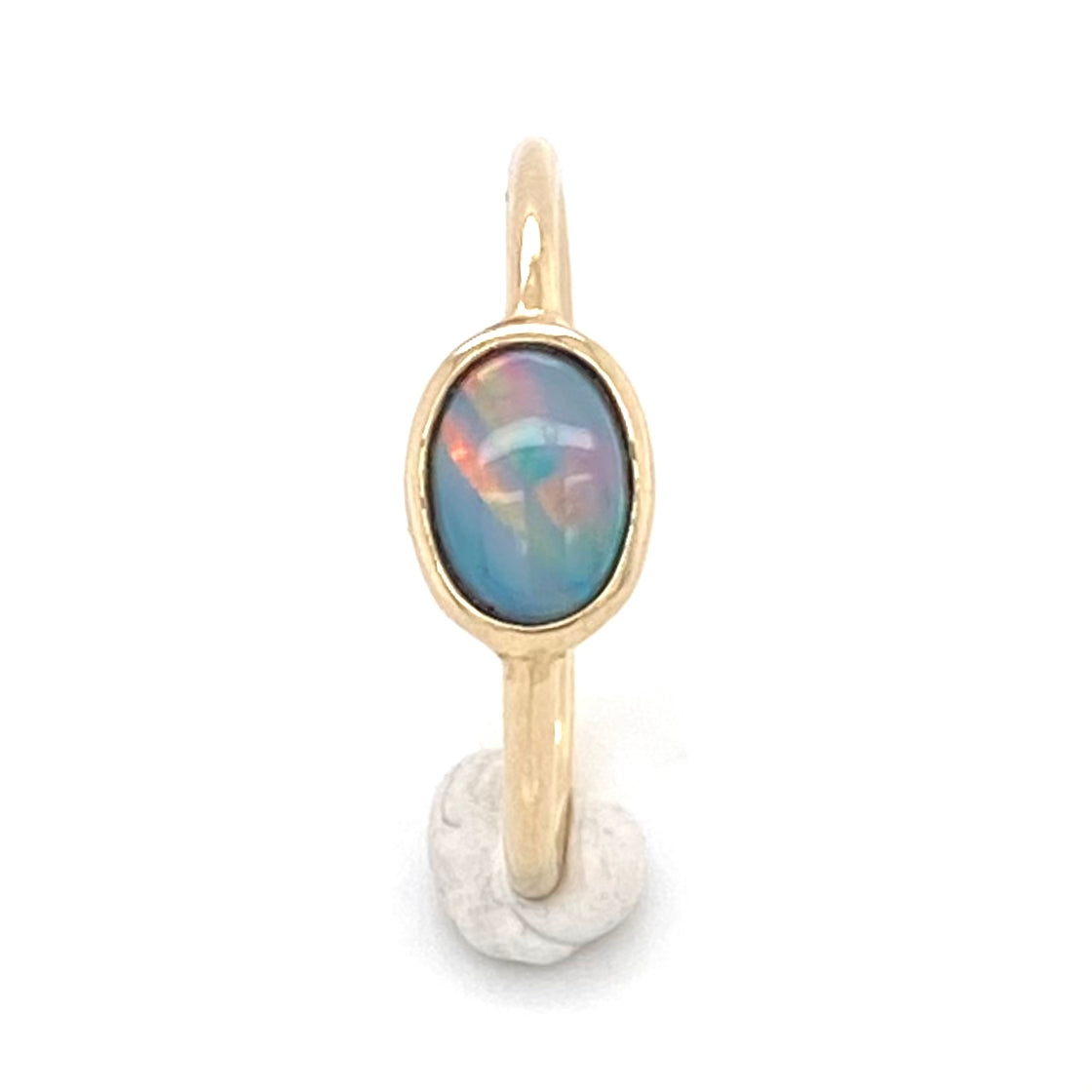 Ægte solid opal fra Coober Pedy, Australien indfattet i 14 karat guld. Kommer med certifikat. 
