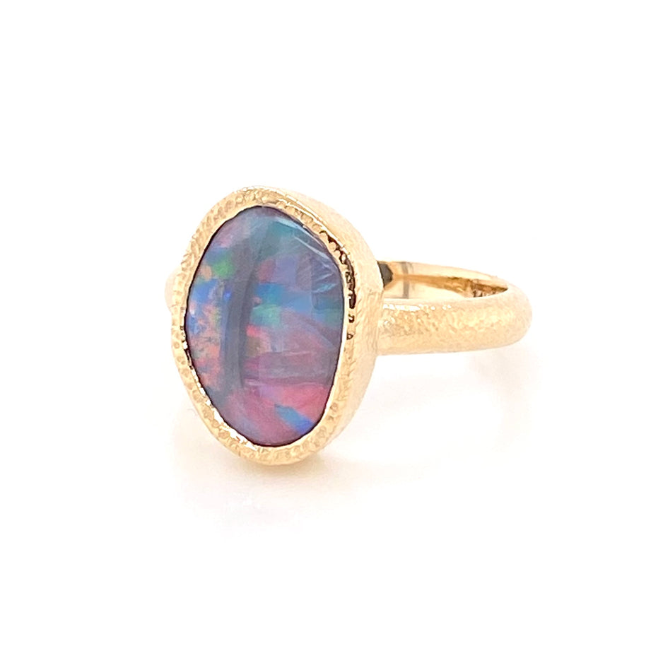 Fantastisk ring med ægte solid opal fra vores opal mine i Lightning Ridge, Australien. Kommer med oprindelses certifikat. 