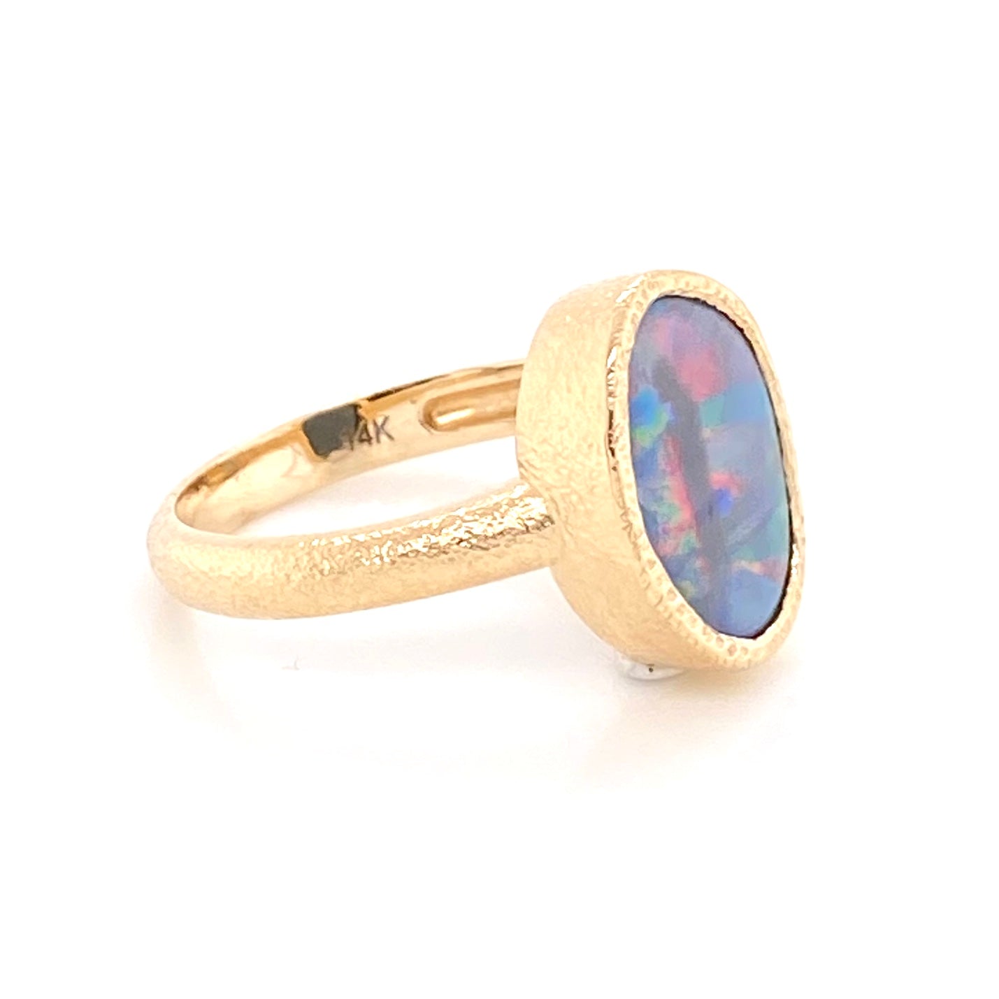 Fantastisk ring med ægte solid opal fra vores opal mine i Lightning Ridge, Australien. Kommer med oprindelses certifikat. 