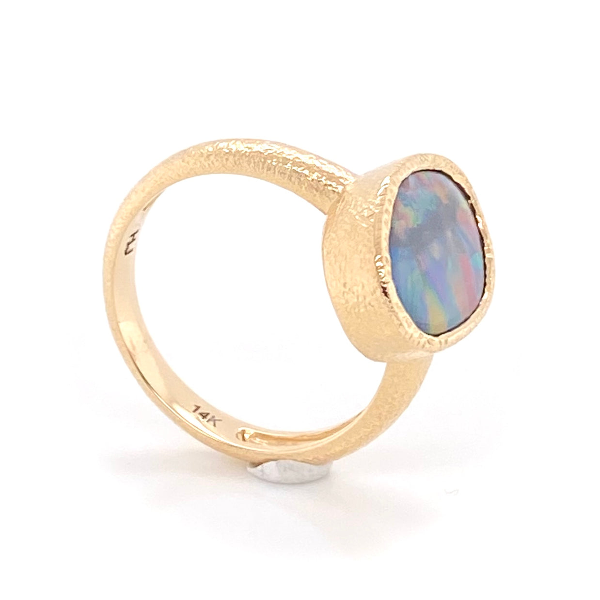 Fantastisk ring med ægte solid opal fra vores opal mine i Lightning Ridge, Australien. Kommer med oprindelses certifikat. 