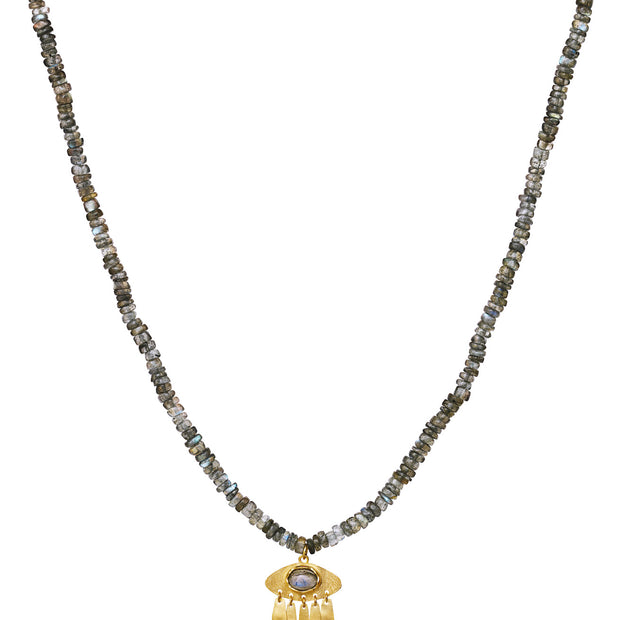 Sophia halskæde fra Maanesten. Forgyldt sølv med labradorite.