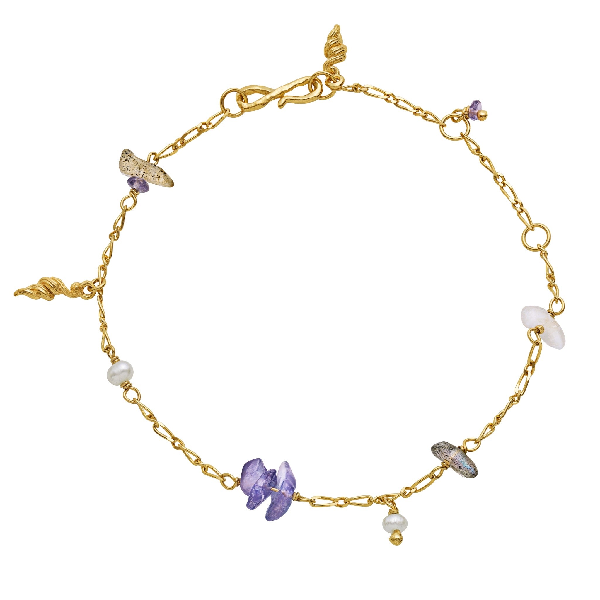 Vilma armbånd fra Maanesten. Forgyldt sølv med sten og perler.