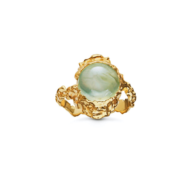 Gudinde Prehnit ring fra Maanesten. Forgyldt sølv